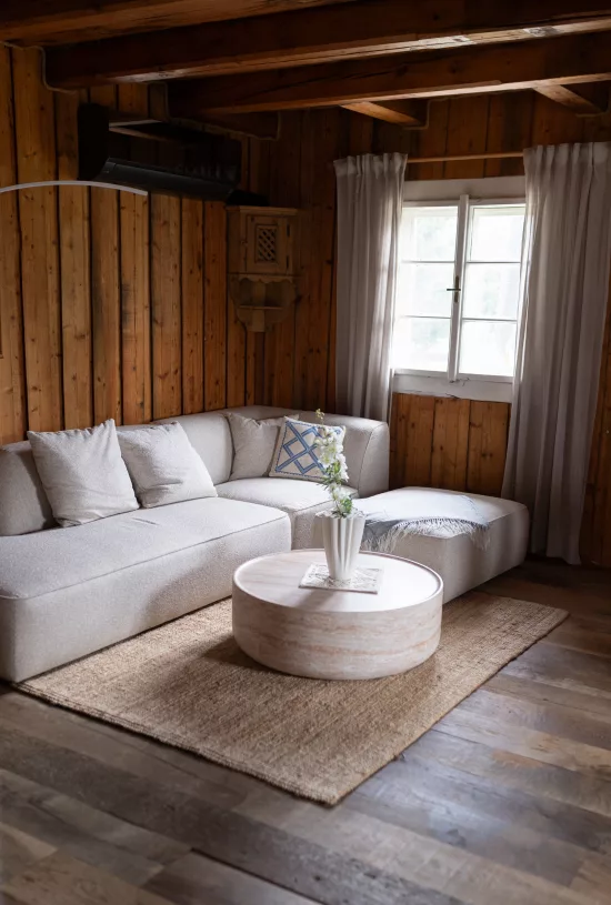 Landhaus Danner - Stube mit Couch & Klimaanlage